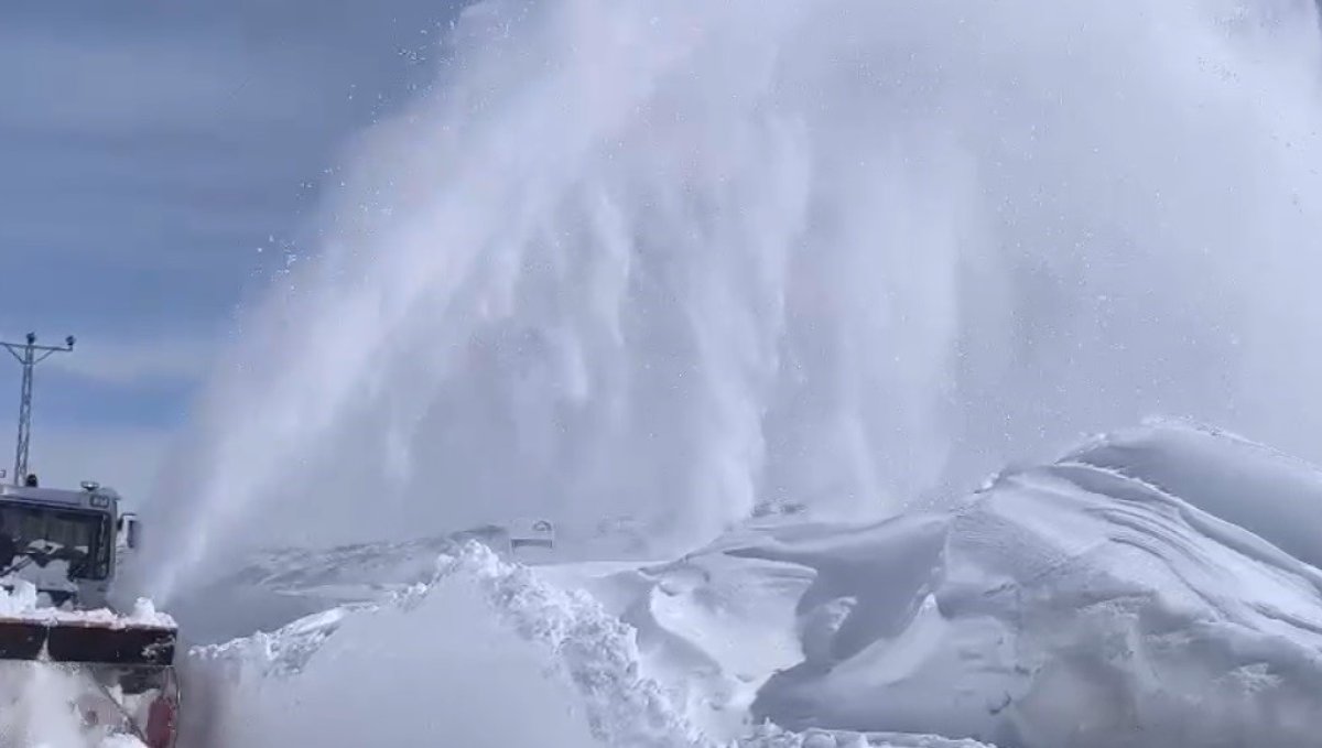 Tunceli'de 41 köy yolu açıldı, 17 köy yolunda çalışmalar sürüyor