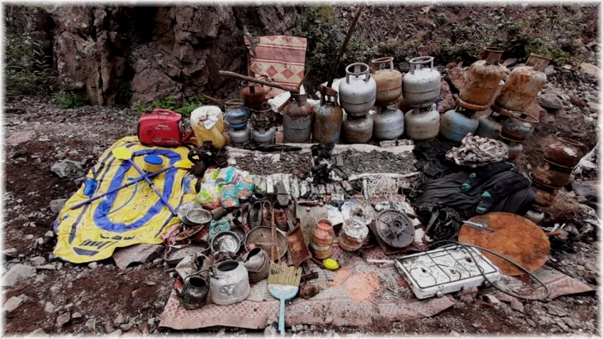 Tunceli'de 5 odadan oluşan sığınak imha edildi, teröristlere ait mühimmat ve yaşam malzemesi ele geçirildi