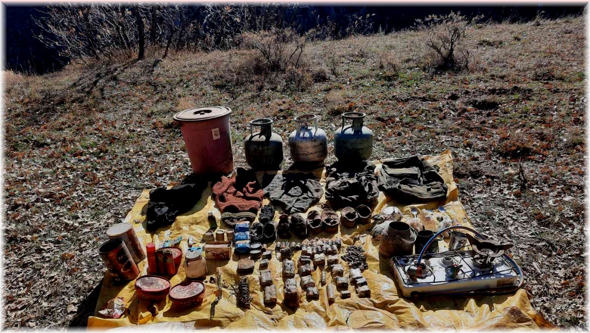 Tunceli'de 8 sığınak ve 1 mağara imha edildi