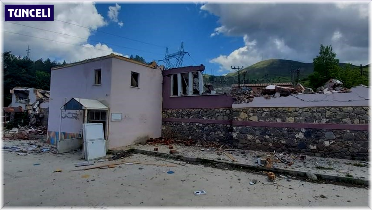 Tunceli'de ağır hasarlı kamu binalarının yıkımına başlandı