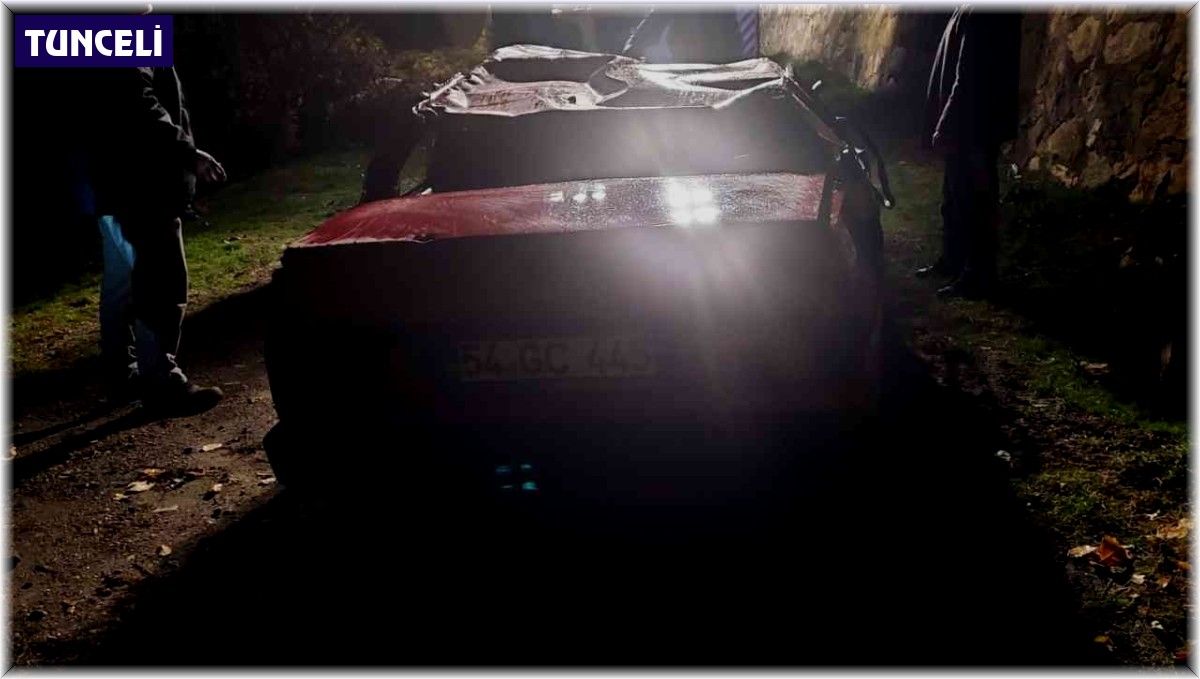 Tunceli'de araç evin bahçesine uçtu: Alanda kimsenin olmaması faciayı önledi