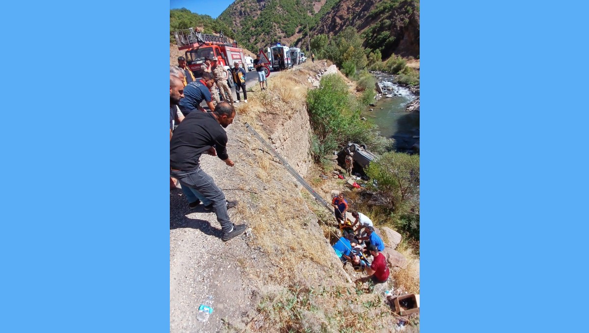 Tunceli'de araç uçuruma yuvarlandı: 3 yaralı