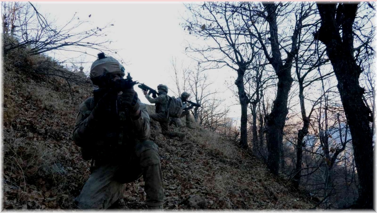 Tunceli'de aralarında kadın astsubayların da bulundu bin 60 personelle Eren Kış-6 operasyonu başlatıldı