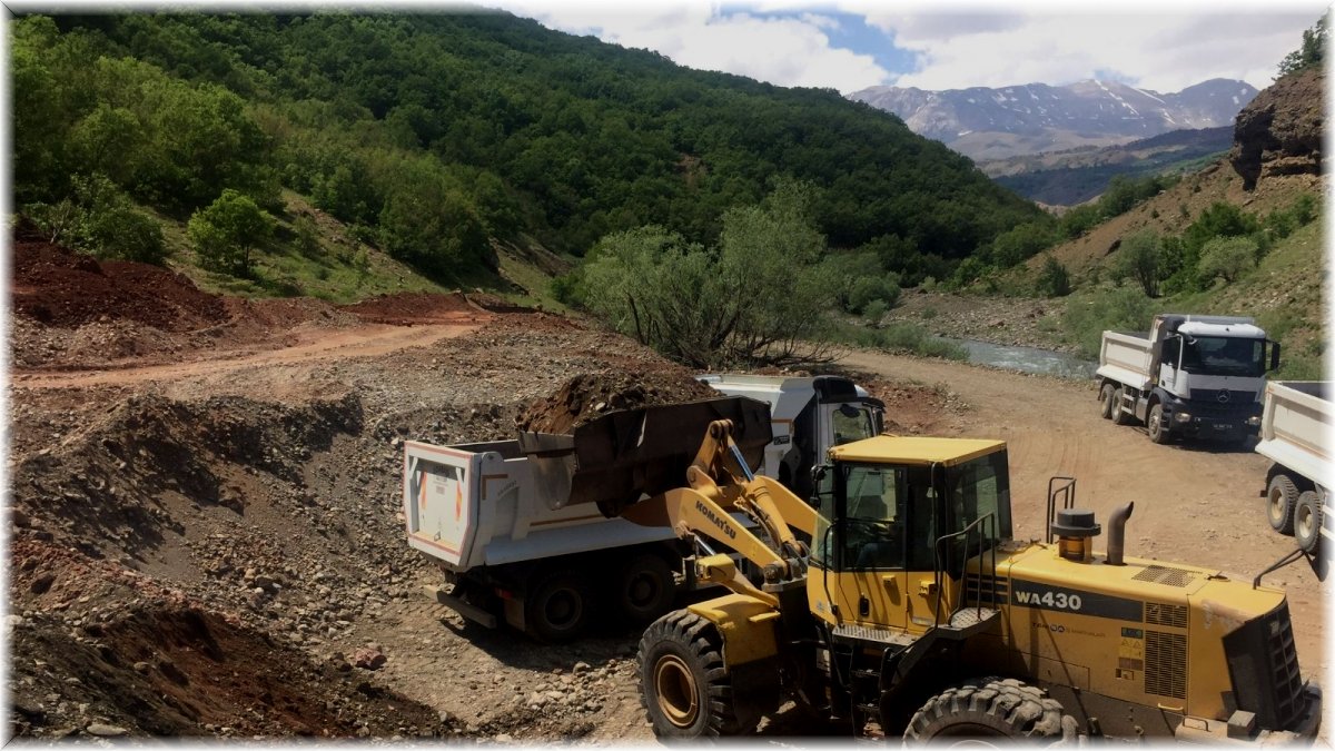 Tunceli'de asfaltlama ve bakım onarım çalışmaları