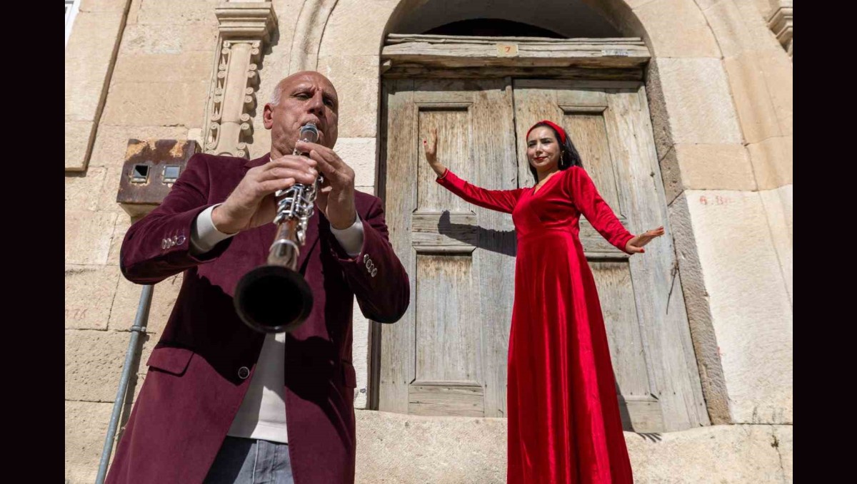 Tunceli'de asırlık kına türküsü tarihi sokaklarda yeniden hayat buldu