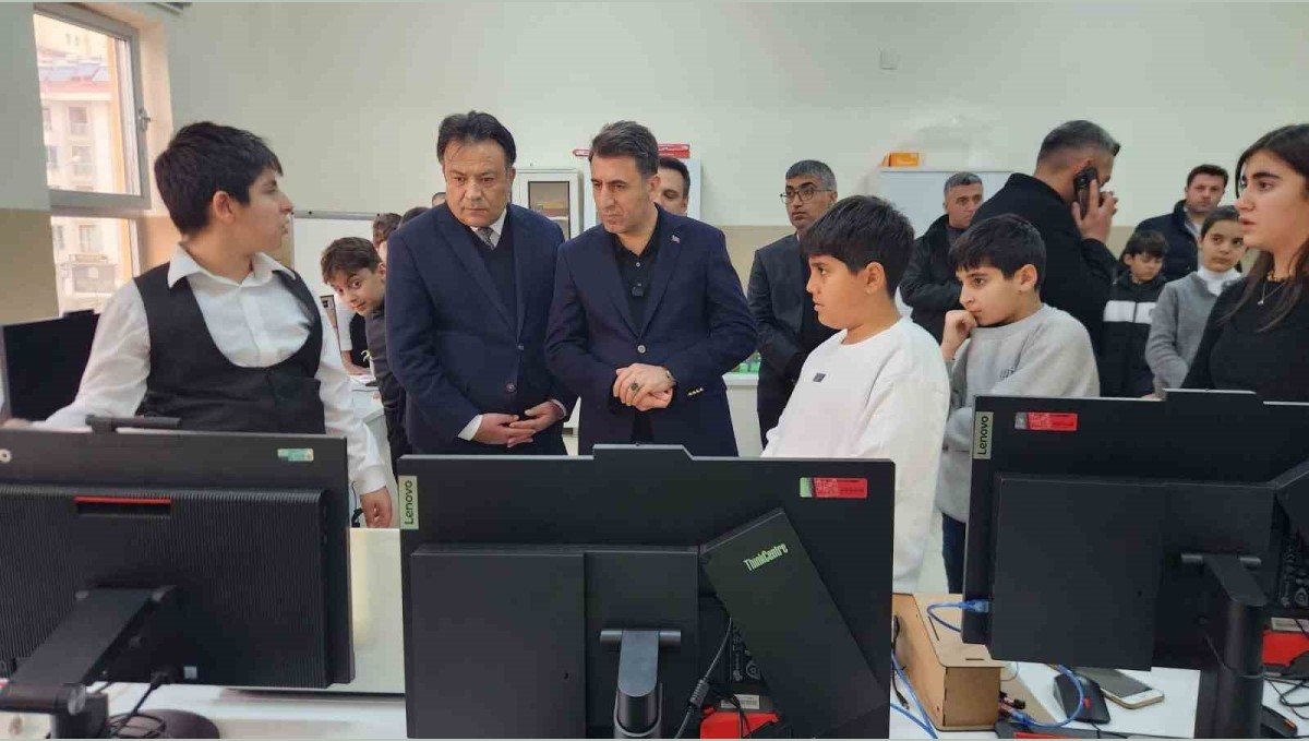 Tunceli'de Bilim ve Sanat Şenliği renkli görüntülere sahne oldu