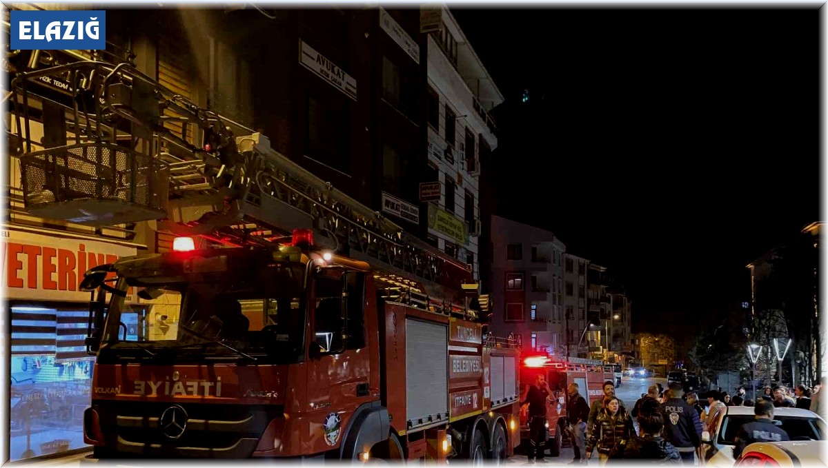 Tunceli'de bina boşluğunda yangın: Mahsur kalan evcil hayvanları itfaiye kurtardı