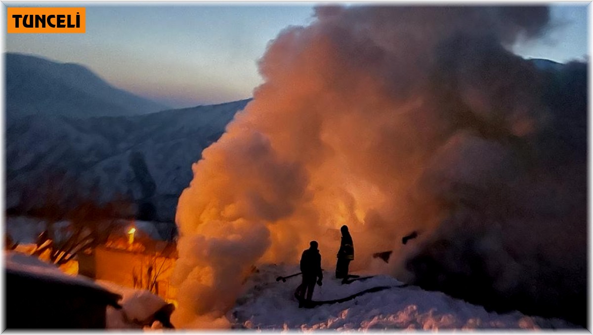 Tunceli'de çıkan yangında ev ve ahır kullanılamaz hale geldi