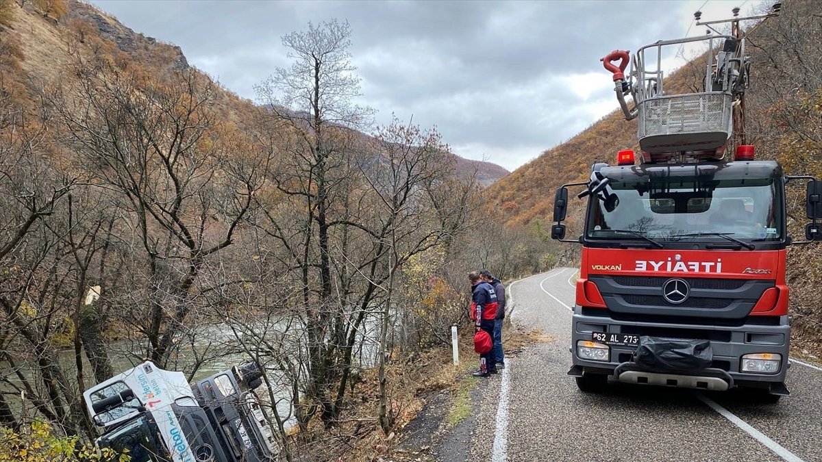Tunceli'de devrilen beton mikserinin sürücüsü yaralandı