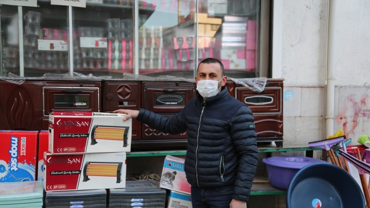 Tunceli'de esnaf, erken saatlerde kepenklerini açtı