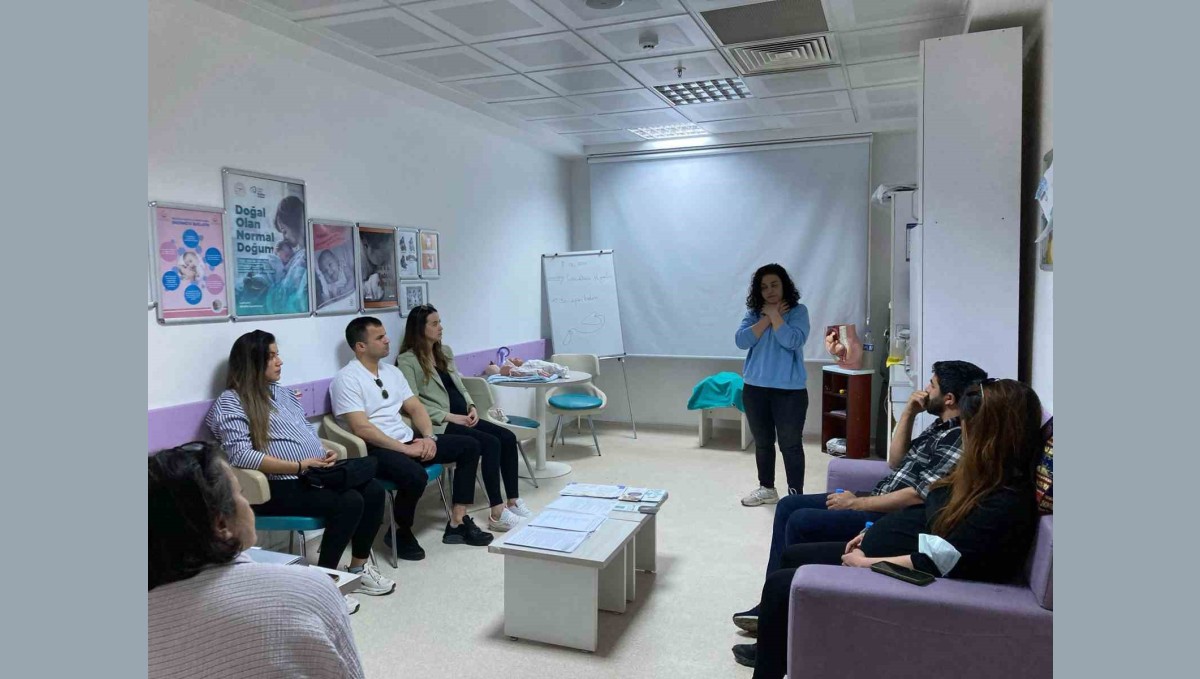 Tunceli'de Gebe Okulunda anne ve baba adaylarına Heimlich manevrası eğitimi