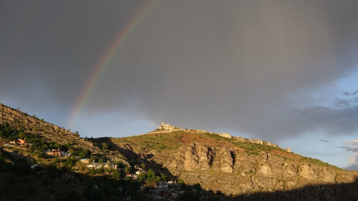 Tunceli'de gökkuşağı renk kattı