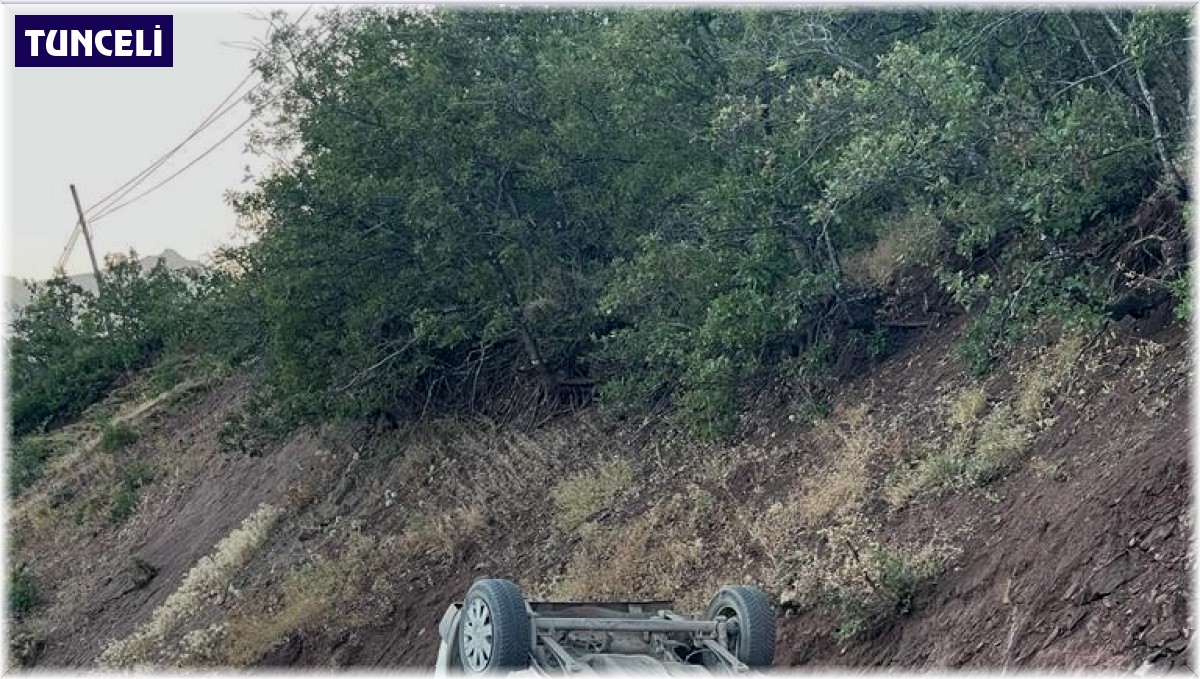 Tunceli'de hafif ticari araç ters döndü: 4 yaralı
