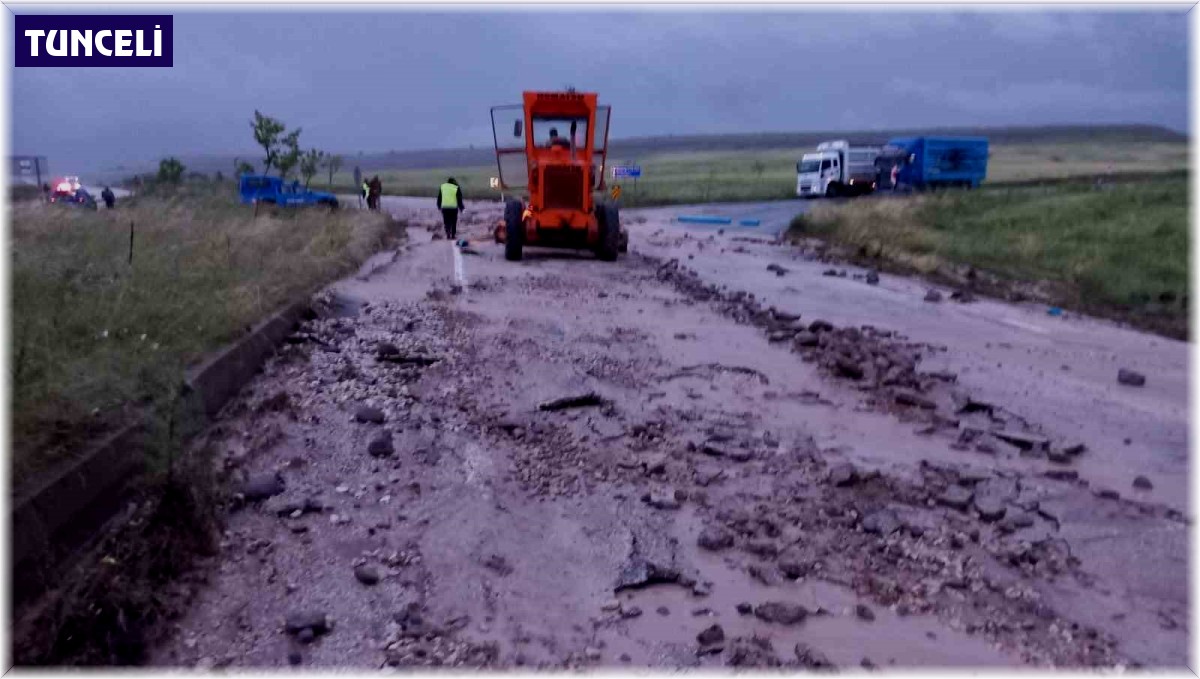 Tunceli'de heyelan nedeniyle yol kapandı