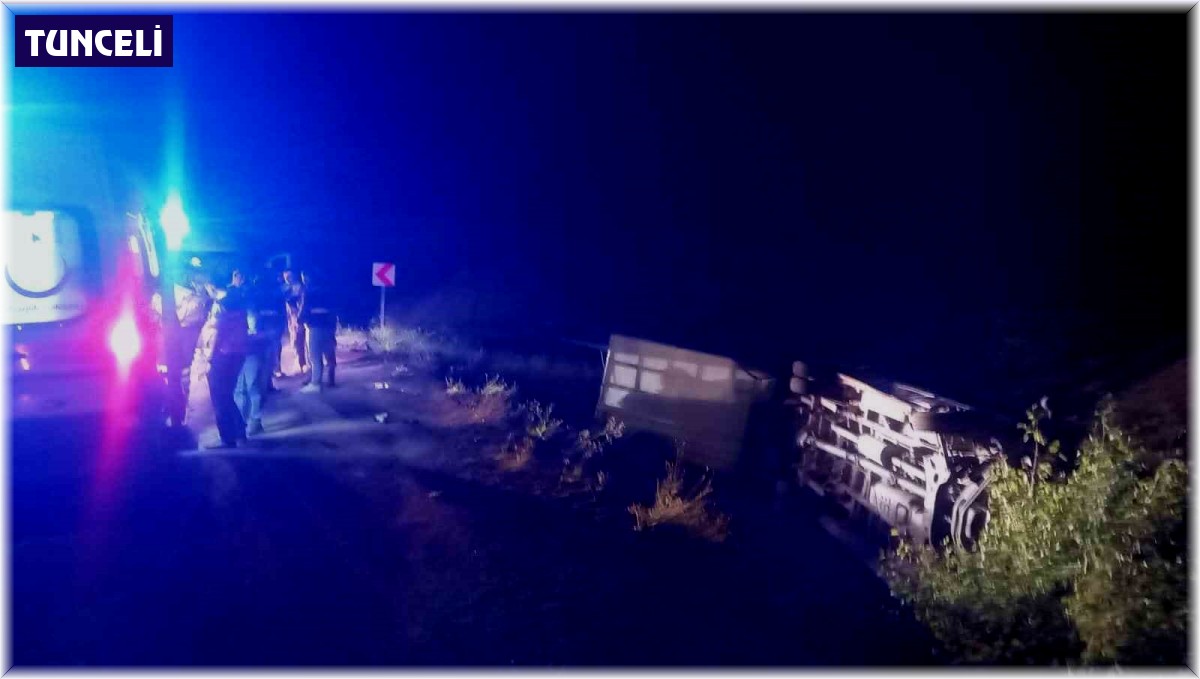 Tunceli'de işçileri taşıyan minibüs devrildi: 12 yaralı