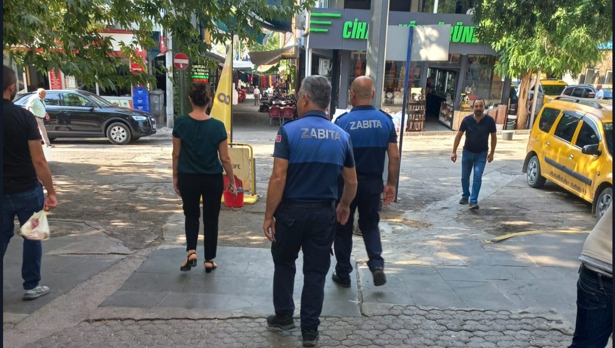 Tunceli'de kaldırım işgaline yönelik denetim: 9 esnafa para cezası