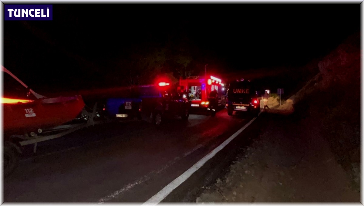 Tunceli'de kamyon Munzur Çayı'na uçtu: 2 kişiyi kurtarma çalışmaları sürüyor