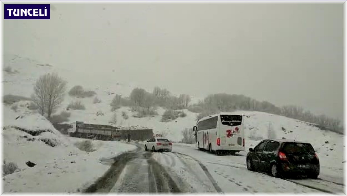 Tunceli'de kar yağışı etkili oluyor