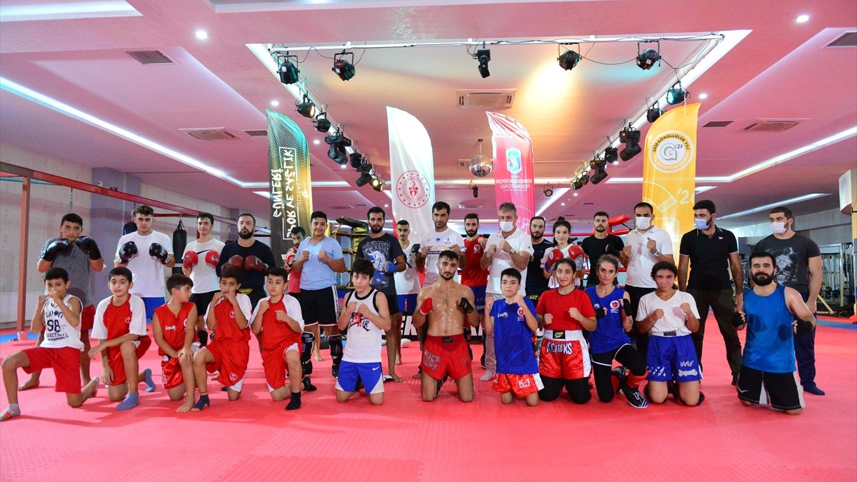 Tunceli'de kick-boks müsabakaları düzenlendi