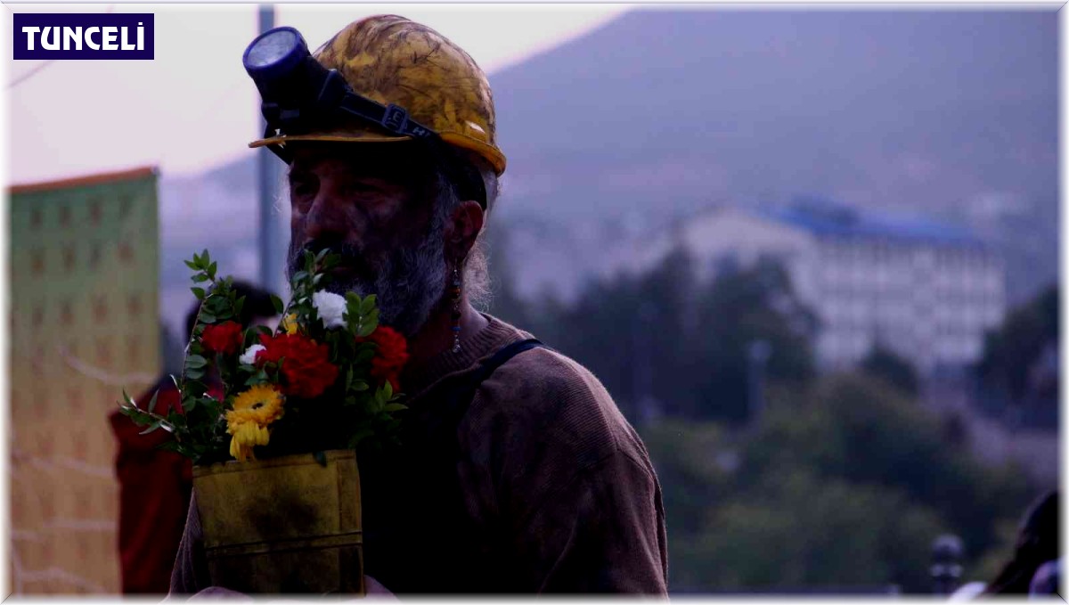 Tunceli'de, maden ocağındaki patlamada hayatını kaybedenler anısına sokak performansı sergilendi