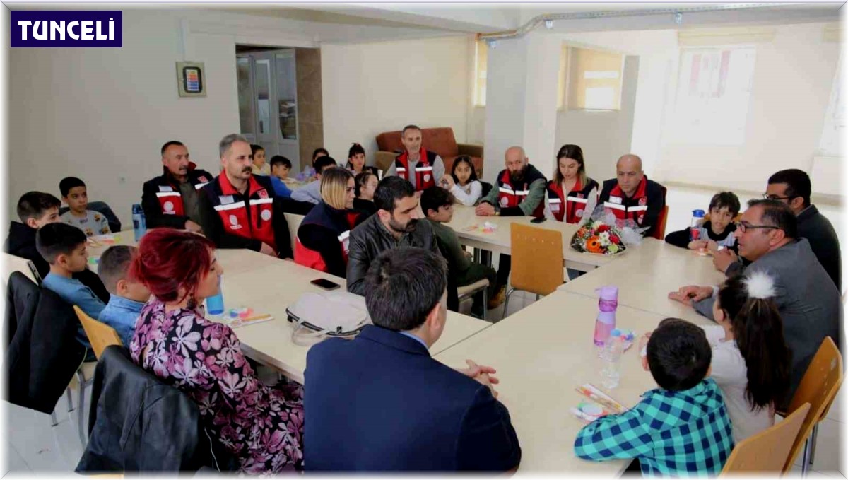 Tunceli'de öğrenciler MEB-AKUB ekibiyle bir araya geldi