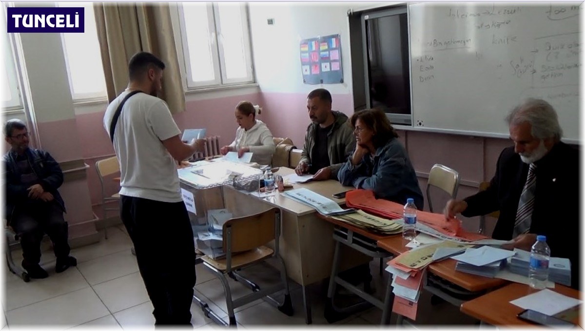 Tunceli'de oy verme işlemi başladı
