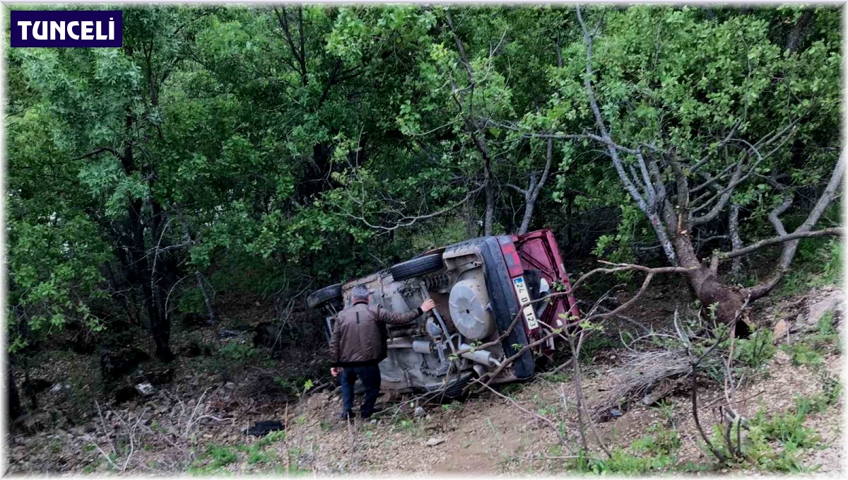 Tunceli'de şarampole devrilen araçtan sürücü sağ kurtuldu