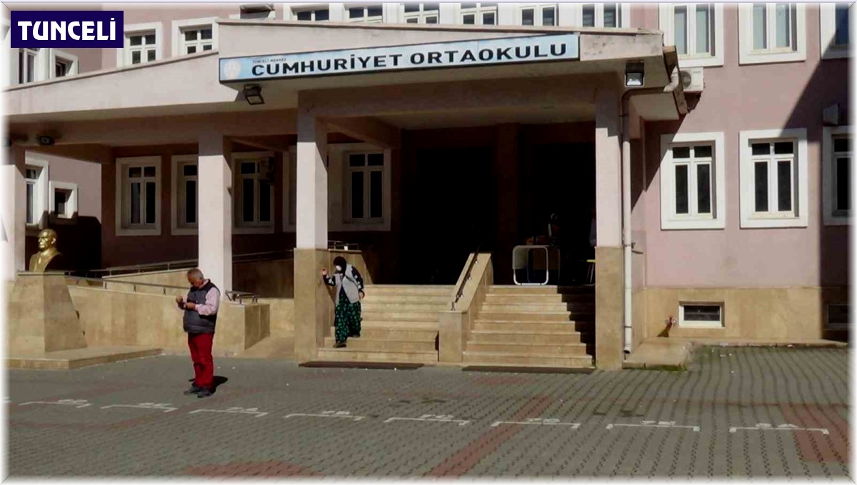 Tunceli'de seçmenler oy kullanmaya başladı