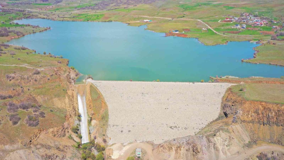 Tunceli'de sulama ekonomiye katkı sağlıyor
