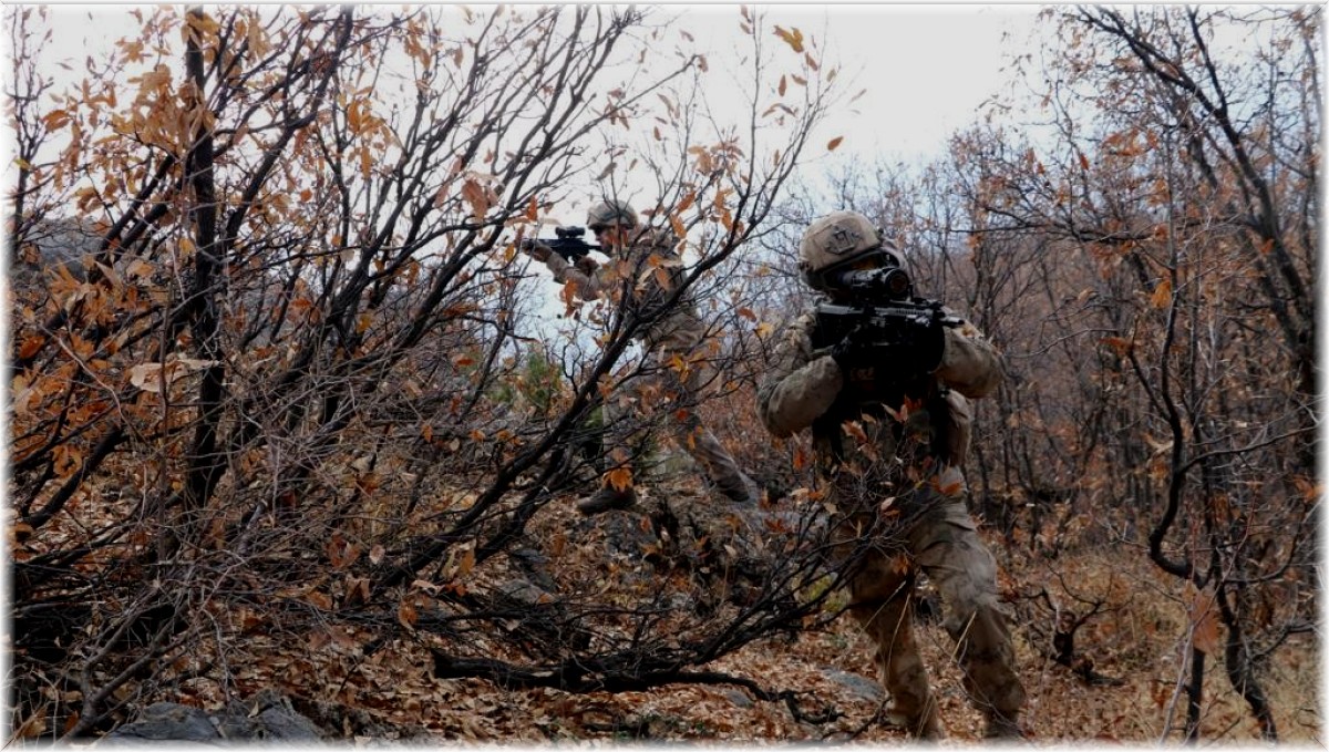 Tunceli'de teröristlere ait sığınak ele geçirildi