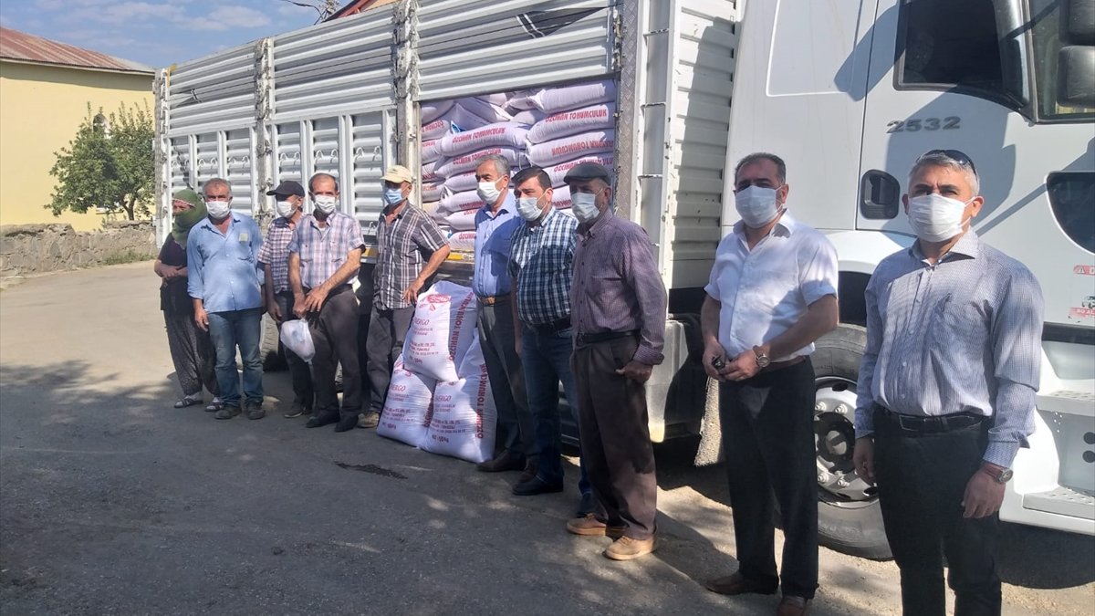 Tunceli'de üreticilere 160 ton sertifikalı buğday tohumu dağıtıldı