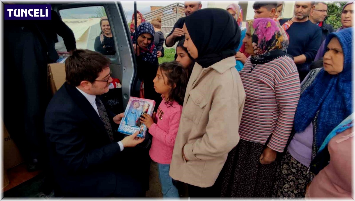 Tunceli'de vatandaşlardan, depremzede çocuklar için düzenlenen oyuncak kampanyasına destek