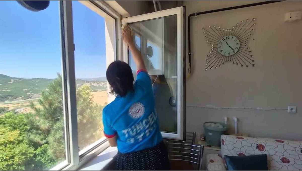 Tunceli'de Vefa Ekipleri 80 haneyi temizliyor