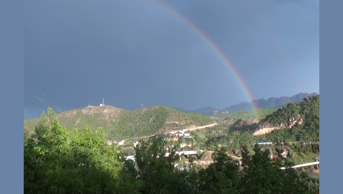 Tunceli'de, yağmur sonrası çıkan gökkuşağı görsel şölen sundu