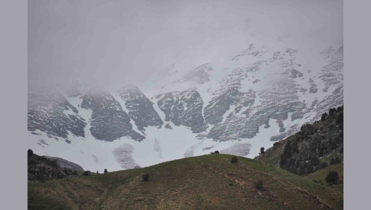 Tunceli'de yüksek kesimlere kar yağdı