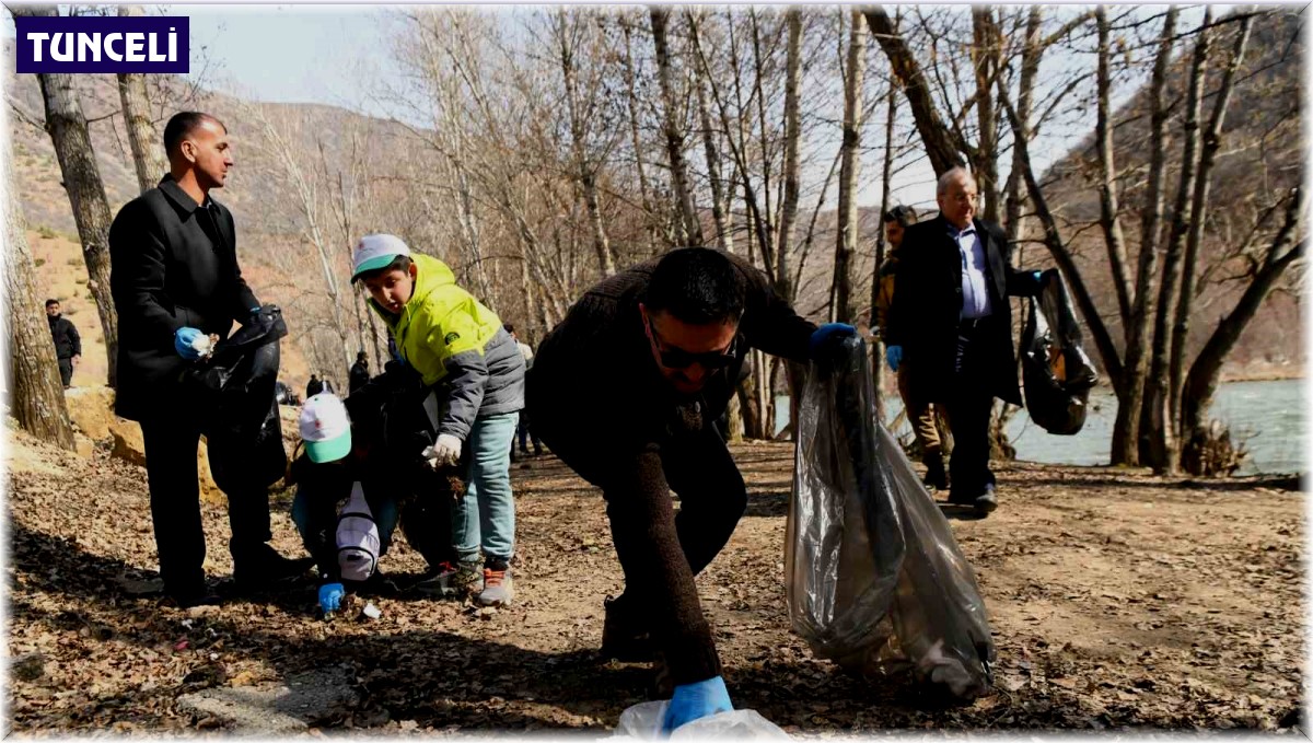 Tunceli'de yüzlerce kişi Munzur Vadisi Milli Parkı'nı temizledi
