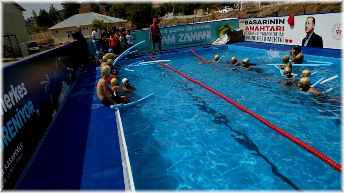 Tunceli'de yüzme bilmeyenler için portatif yüzme havuzu oluşturuldu