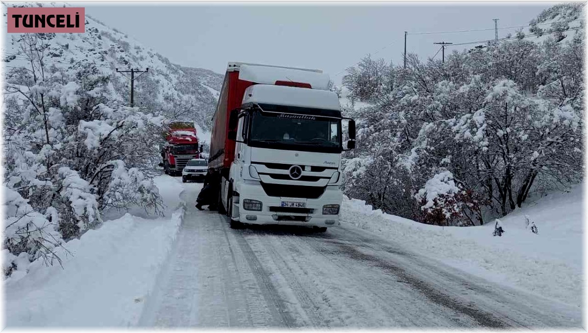 Tunceli-Erzincan karayolu zincirsiz tır geçişlerine kapatıldı