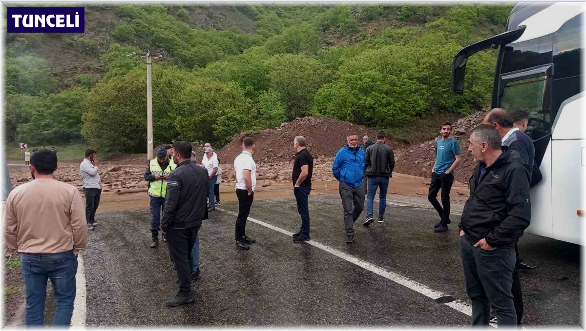 Tunceli-Erzincan karayolunda heyelan: Yol araç trafiğine kapandı