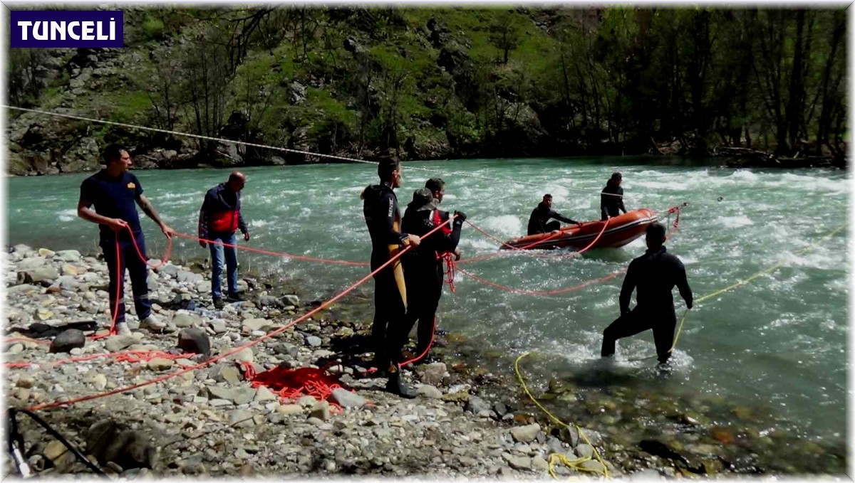 Tunceli itfaiyesi, kayıp gençleri bulmak için yoğun çaba harcıyor