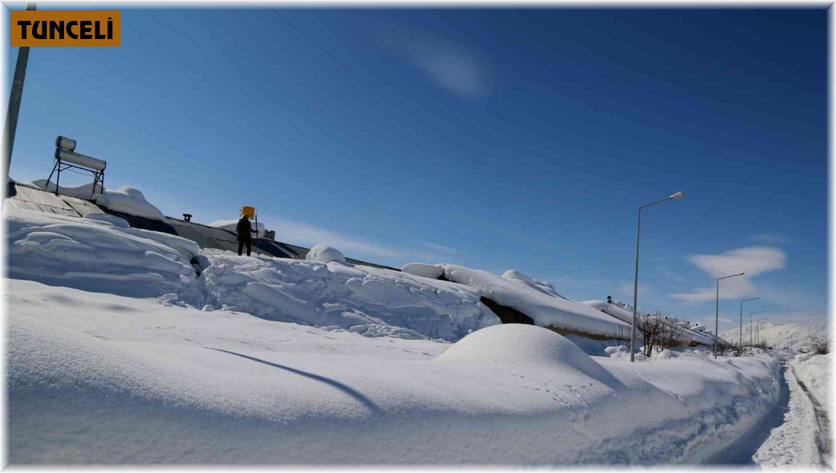 Tunceli'nin Ovacık ilçesi kardan kayboldu