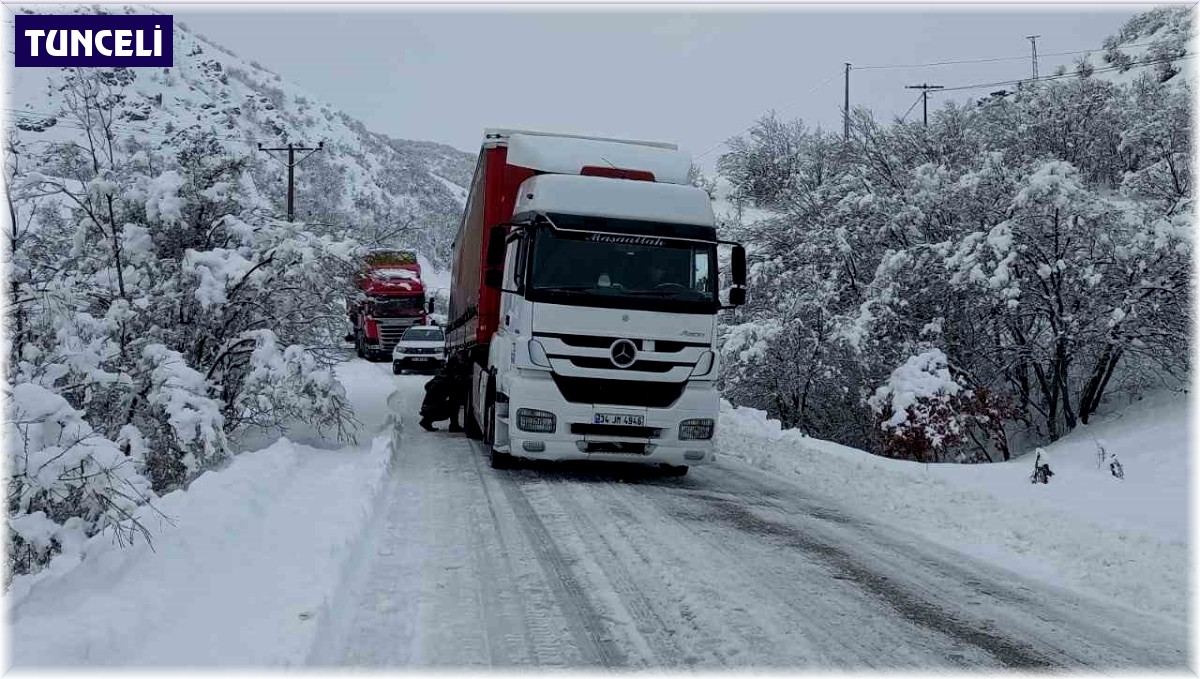 Tunceli'nin Pülümür ilçesi ile Erzincan sınırı arası tır geçişlerine kapatıldı