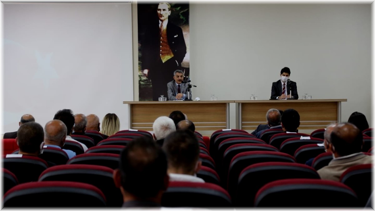 Tunceli Valisi Özkan muhtarlarla bir araya geldi