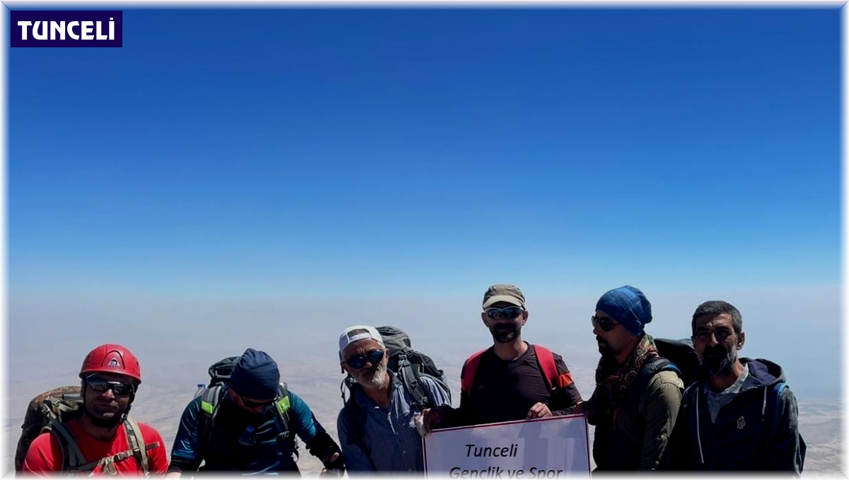 Tuncelili dağcılar Süphan'a tırmandı