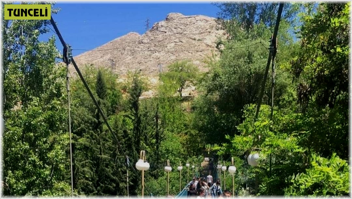 Tuncelili öğrenciler, Elazığ'da tarihi yerleri gezdi