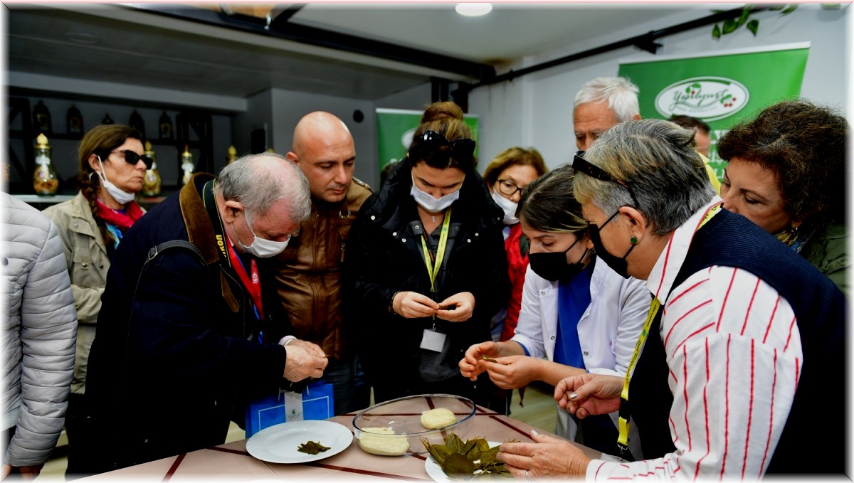 Tur rehberleri Yeşilyurt'ta Lezzet Caddesini gezdi