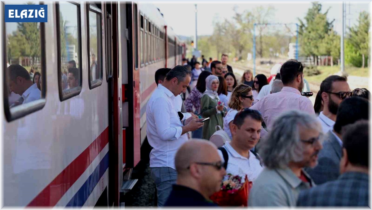 Turistik Diyarbakır Ekspresi Elazığ'da