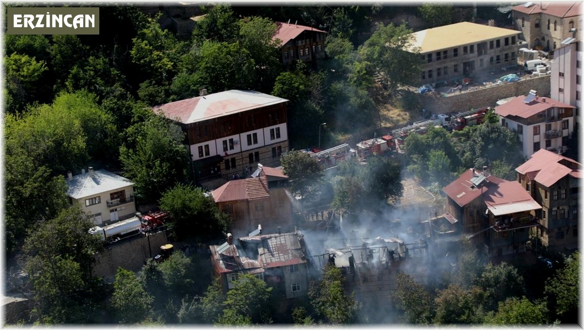 Turistik ilçe Kemaliye'de 5 kültürel varlık statüsündeki tarihi evin yandığı yangın söndürüldü