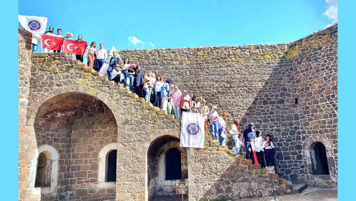 Turizm Fakültesi öğrencileri tabyalarda ders yaptı