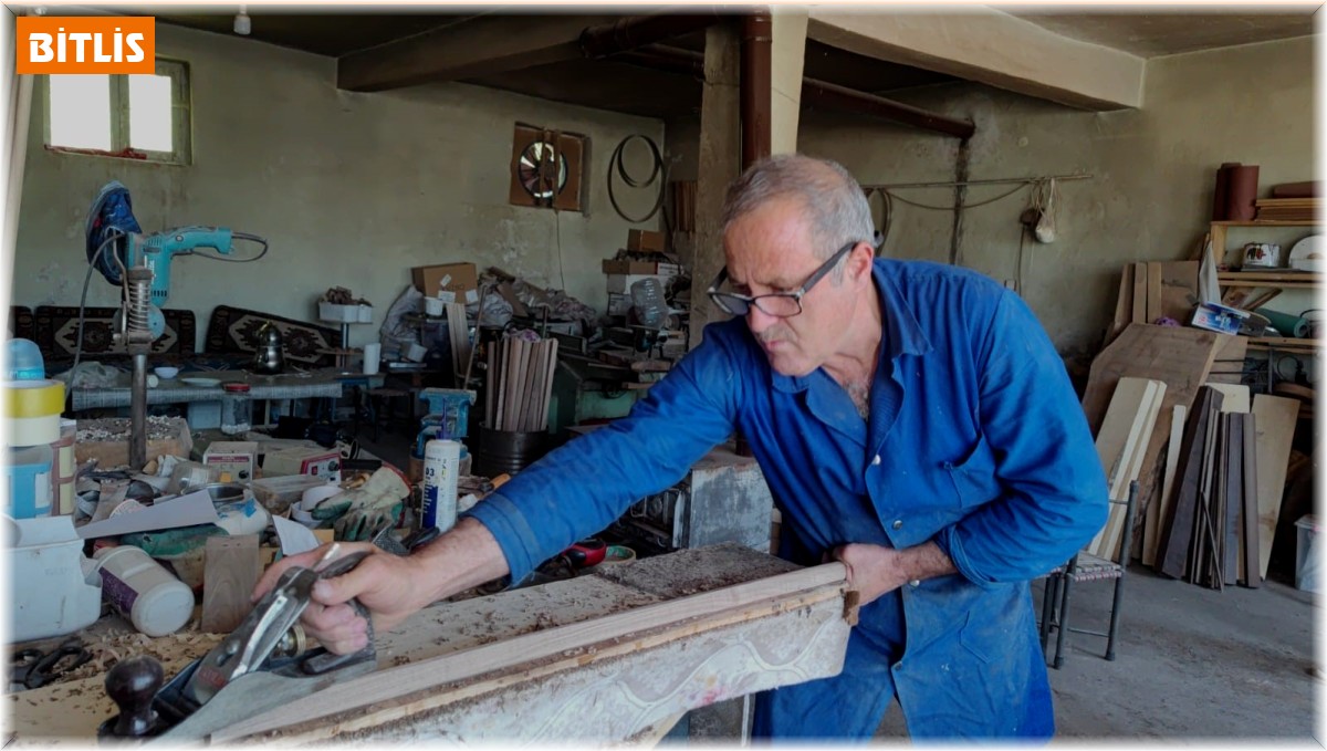 Turizm sezonuyla baston üretimi hız kazandı